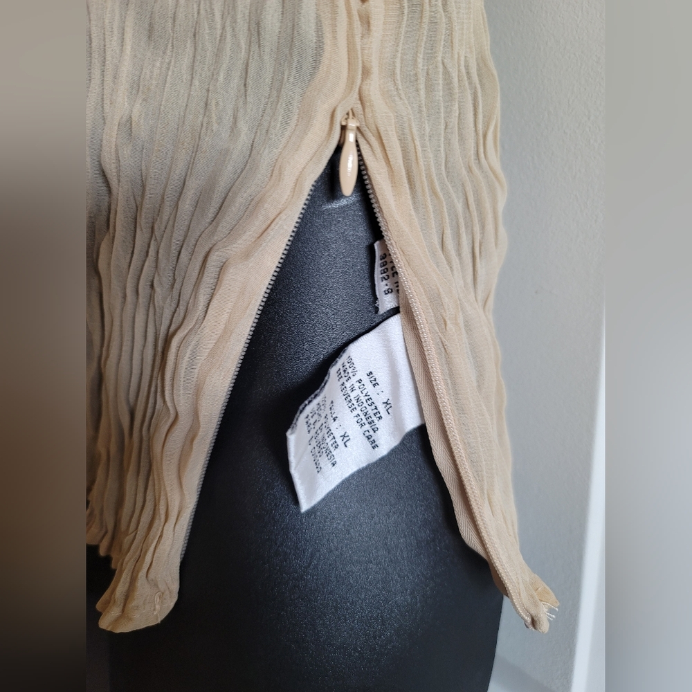 Kaelyn-Max Crinkled Exposed Shoulder Romantic Blouse - Picture 7 of 7